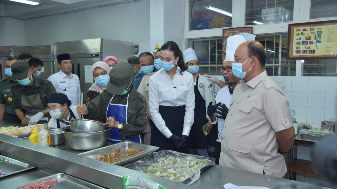BGN Lingga dan Menpar Tinjau Praktik Siswa SPPI Batch-3 di Dapur NHI